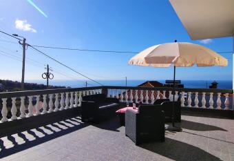3 bedrooms house with sea view furnished terrace and wifi at Calheta has Balcony rooms