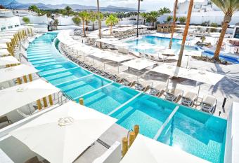 Labranda Golden Beach Only Adults allows 18 year olds to book a room