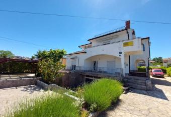 Apartments Haus Antica allows 18 year olds to book a room