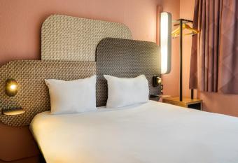 B&B HOTEL Li  ge Rocourt allows 18 year olds to book a room