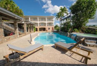 Lazy Parrot Inn & Mini Resort allows 18 year olds to book a room