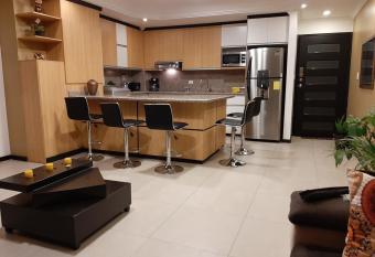 Condominio La Victoria, Departamento en Cuenca 1 allows 18 year olds to book a room