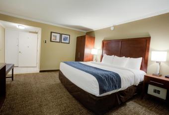 Comfort Inn Sunnyvale - Silicon Valley has rooms with a private hot tub