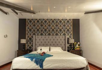 Hotel Azul de la Plaza allows 18 year olds to book a room