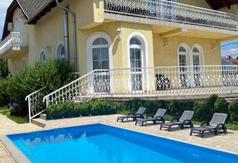 Royal Villa has Balcony rooms