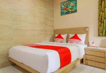 OYO 2581 Ketut Smile allows 18 year olds to book a room