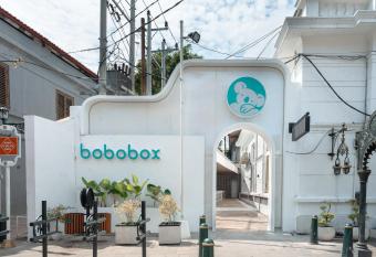 Bobobox Kota Lama allows 18 year olds to book a room