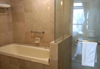 Tourism Service Suites At Times Square KL has rooms with a private hot tub