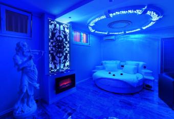 Spa Lux Apartmani has rooms with a private hot tub