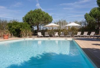   co-Domaine La Fontaine Hotel Spa 4   toiles & R  sidence 3   toiles allows 18 year olds to book a room