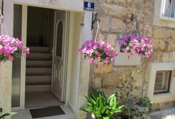 Apartments Senko has Balcony rooms