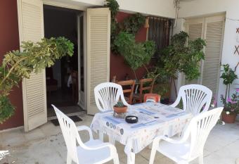 ELENI s House-Near the Old Railway Station has Balcony rooms