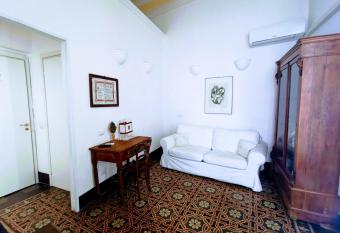 Fera O  Luni allows 18 year olds to book a room