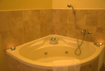                                - My Place in the Colony has rooms with a private hot tub