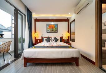 Calla Hotel Hoi an has Balcony rooms