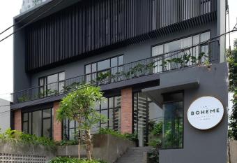 La Boheme, Rooms and Coffee has Balcony rooms