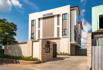 OYO Life 2673 Rosewood Residence allows 18 year olds to book a room