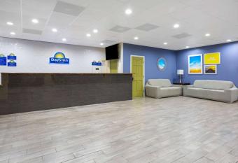 Days Inn by Wyndham Hampton Near Coliseum Convention Center has Smoking rooms