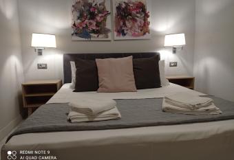 Sivotahomes-luxury allows 18 year olds to book a room