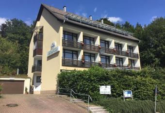 Panorama Hotel Pension Frohnau allows 18 year olds to book a room