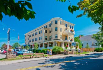 Colonial Inn has Balcony rooms