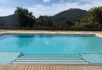 AMAZING Typical House with Swimming Pool has rooms with a private hot tub