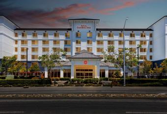 Hilton Garden Inn San Mateo allows 18 year olds to book a room