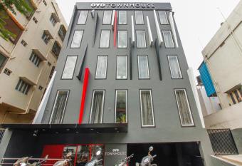Super OYO Townhouse White Ridge 112 Shivam Road allows 18 year olds to book a room
