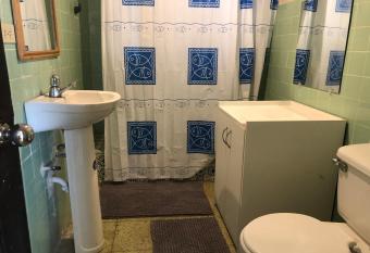 Departamento frente al mar allows 18 year olds to book a room