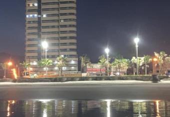 Apartamento Beira Mar com varanda exclusiva gourmet has Balcony rooms