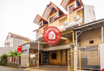 OYO 2265 Bunga Bakung Residence allows 18 year olds to book a room