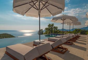 Vivid Blue Serenity Resort has Balcony rooms