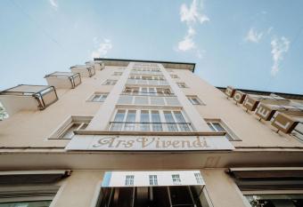 Hotel Ars Vivendi M  nchen allows 18 year olds to book a room