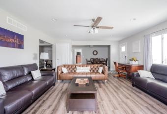 Family Home and Comfort 2 Min to Ark 4 bdrm allows 18 year olds to book a room