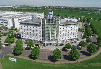 Globana Airport Hotel has Smoking rooms