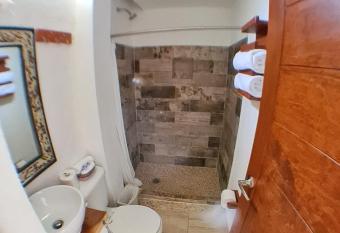 Hotel Casa Shula, Acapulco has rooms with a private hot tub