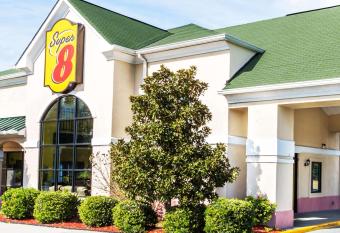 Super 8 by Wyndham Hull Street Midlothian/Richmond Area allows 18 year olds to book a room