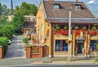 Napsug  r Panzi   has Balcony rooms