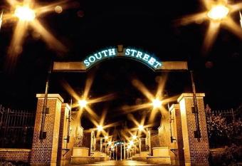 THEE BISTRO KITCHEN, Society Hill, TLA a has Balcony rooms