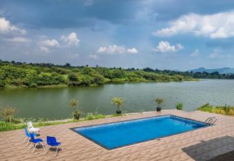 SaffronStays Rose Vineyard by the Lake, Nashik - 100 percent pet-friendly lakefront villa in a vineyard allows 18 year olds to book a room