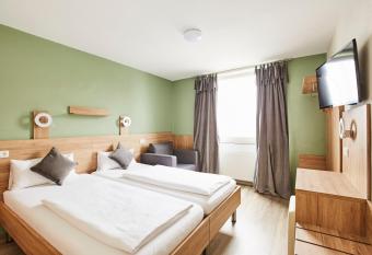 Hotel Imperial allows 18 year olds to book a room