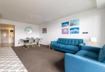 2 BR APT w/ Private Balcony + Netflix near Spark! has Balcony rooms