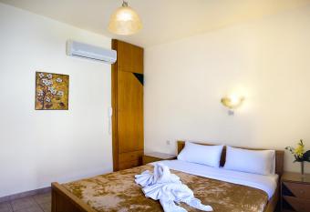 Nicolas Hotel allows 18 year olds to book a room