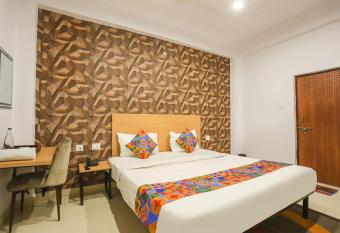 OYO Collection O Pranjul Inn allows 18 year olds to book a room