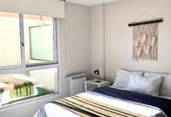 Departamento c  ntrico, pileta cochera moderno y lujoso has Balcony rooms