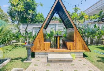 RedDoorz Syariah at Mojosari allows 18 year olds to book a room