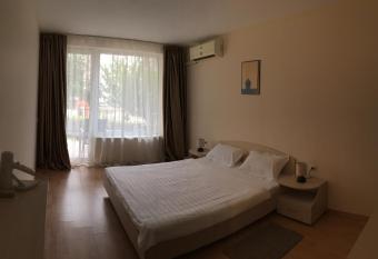 Marina Panorama Grand Resort Private Apartments has Balcony rooms