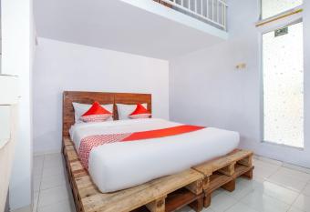 Vaccinated Staff - OYO 2415 Ibma Smart Syariah allows 18 year olds to book a room