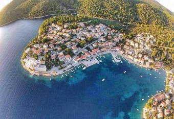 Apartman uz more has Balcony rooms