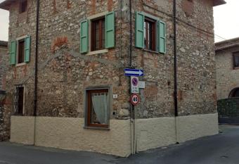 Casa Nostra Camaiore allows 18 year olds to book a room